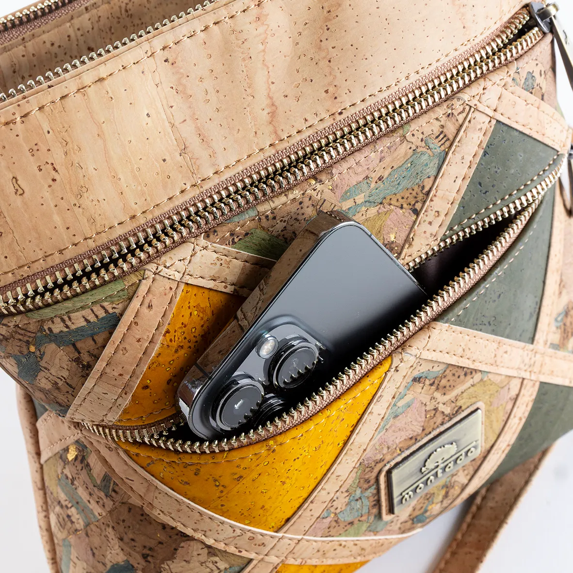 Mala de Tiracolo em Cortiça com 2 Bolsos Frontais, Leve e Prática