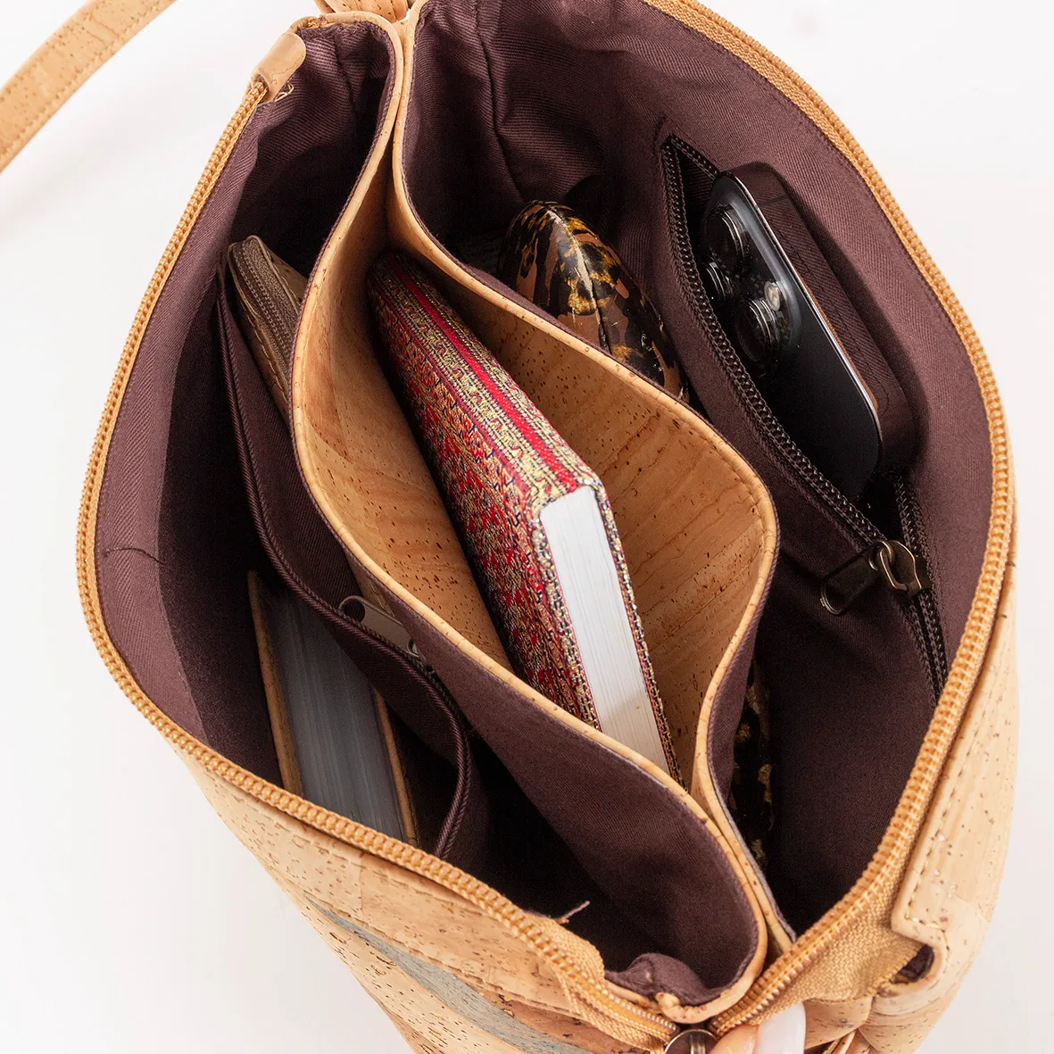 Mala de Tiracolo em Cortiça com 3 Compartimentos com Padrão Geométrico em Losango