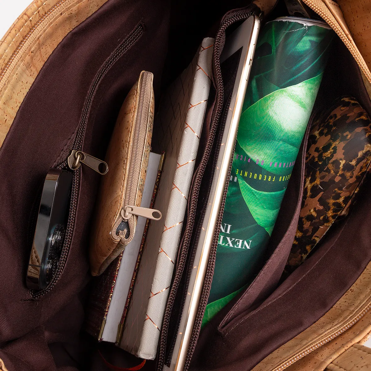 Mala em Cortiça com Três Divisões Interiores