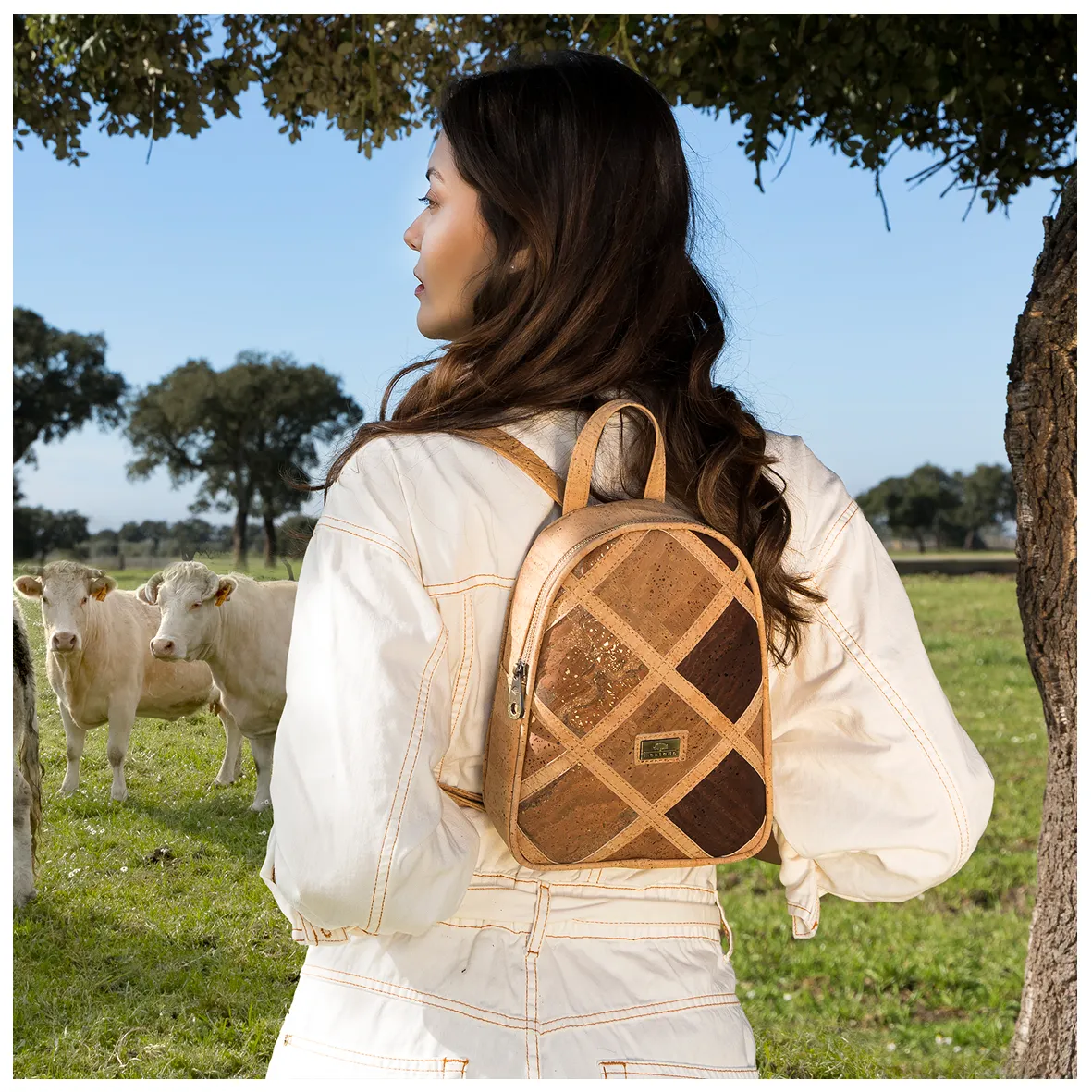 Pequena Mochila em Cortiça com Padrão Geométrico e Multicor