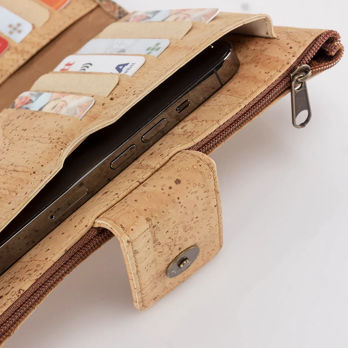 Porta-moedas Grande e Flexível para Senhora em Cortiça Eco-friendly com Proteção Antirroubo RFID